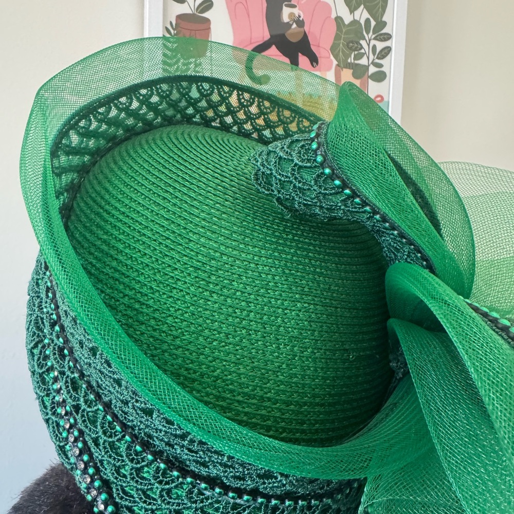 Emerald Green church Hat with Intricate Lace and Bow - Picture 10 of 11